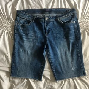Cute raw hem jean shorts Sz 17